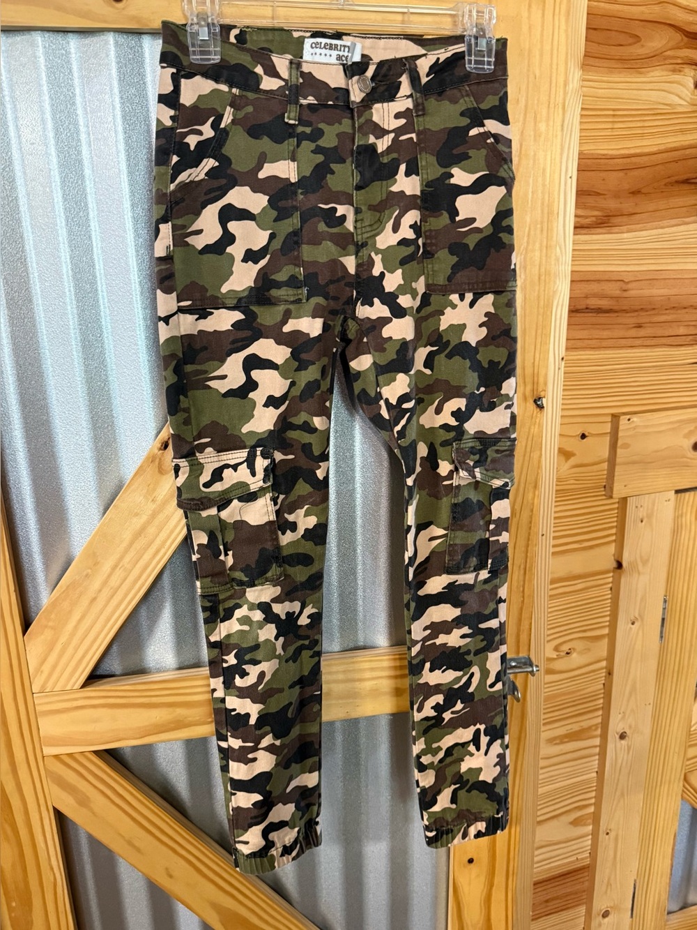 Celebrity ace Camo stretch High waisted pants. Size 5/27. Like new
